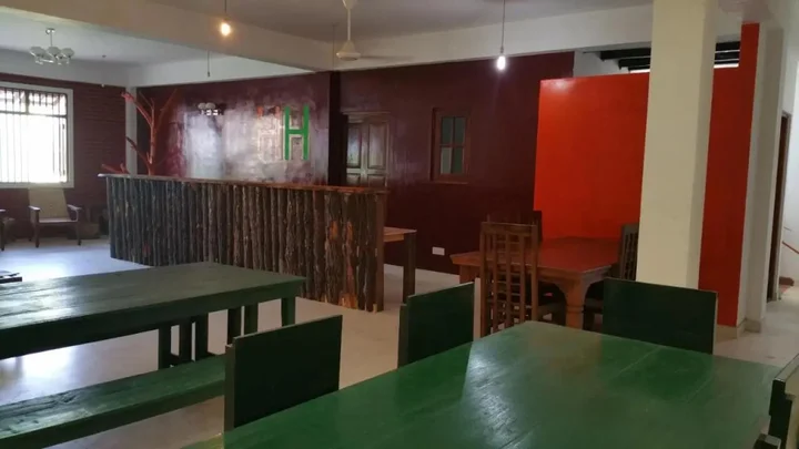 Гора Lavinia: Hitchhike Backpackers