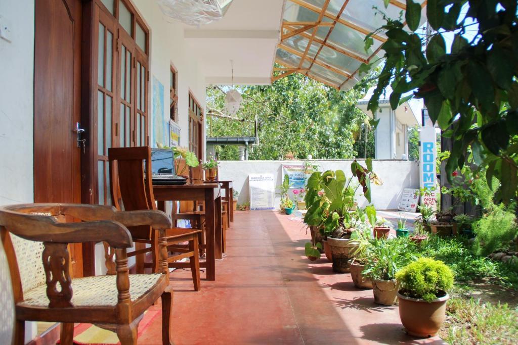 Мирисса: Pearl Resort Mirissa