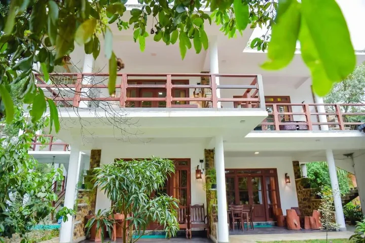 Элла: The Residence