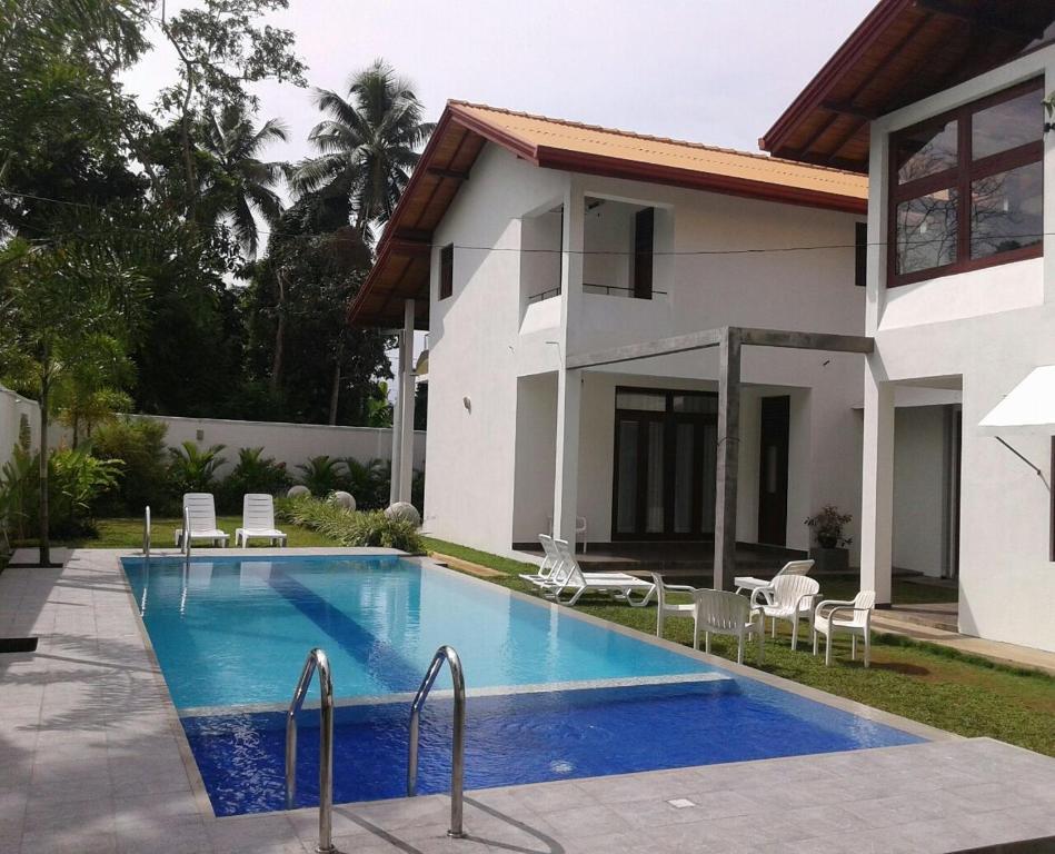 Хиккадува: Harris Villa