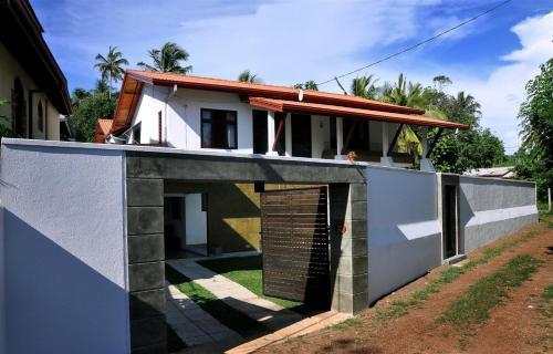 Хиккадува: Harris Villa