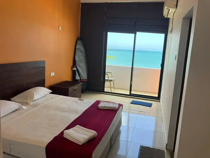 Аругам-Бэй: New Tristar Beach Hotel
