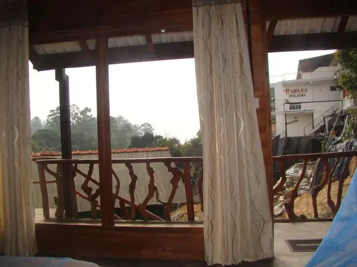 Элла: Yoho Okan Rock Wooden Cabana