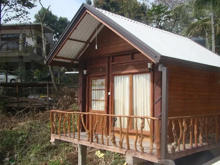 Элла: Yoho Okan Rock Wooden Cabana