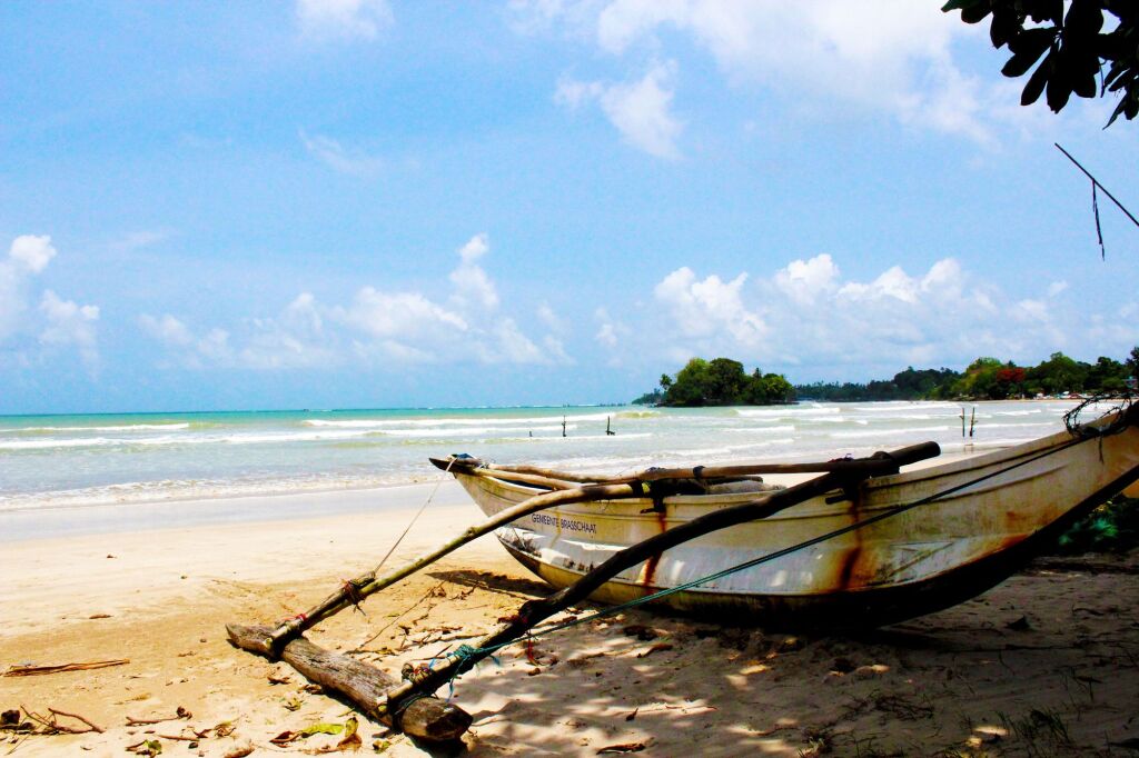 Велигама: Surasa Beach Resort