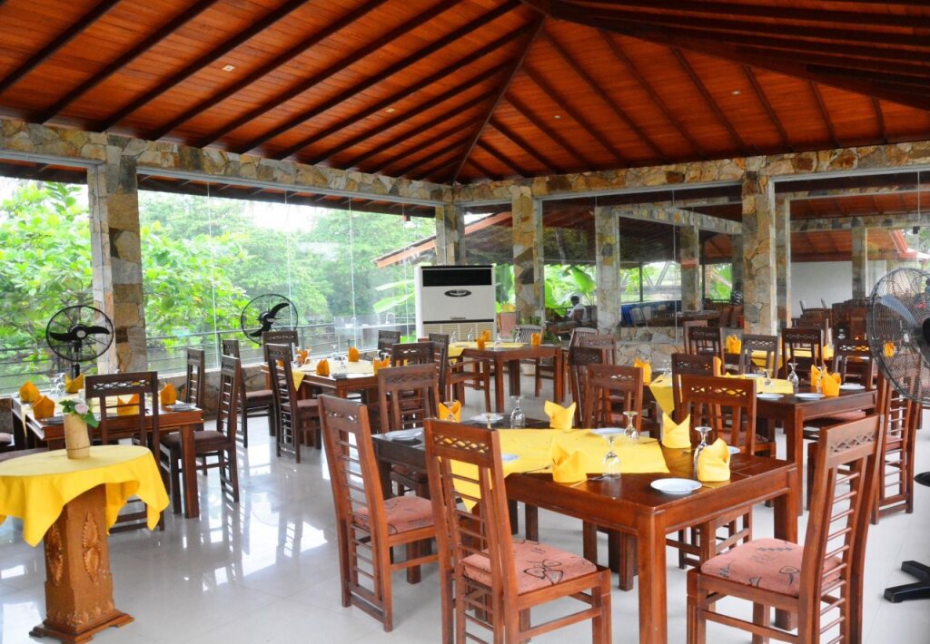 Панадура: River View Hotel