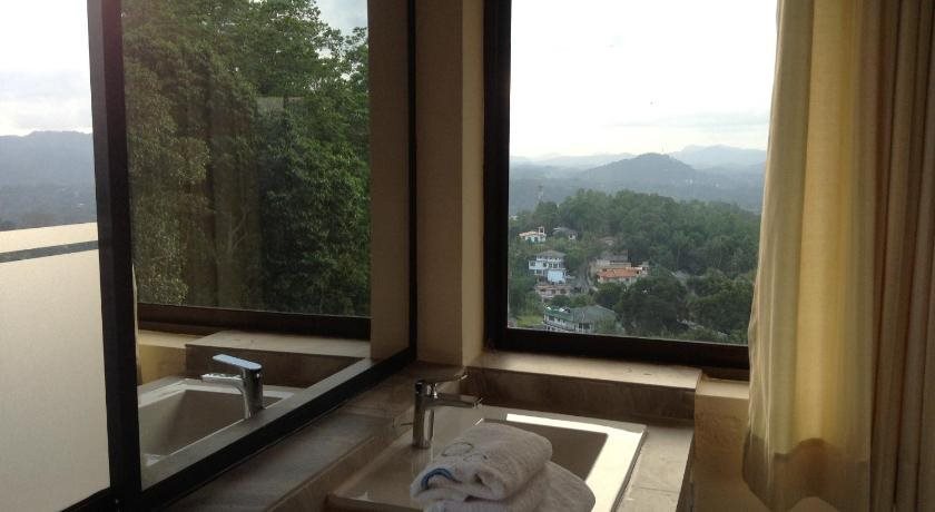 Канди: The Views Kandy