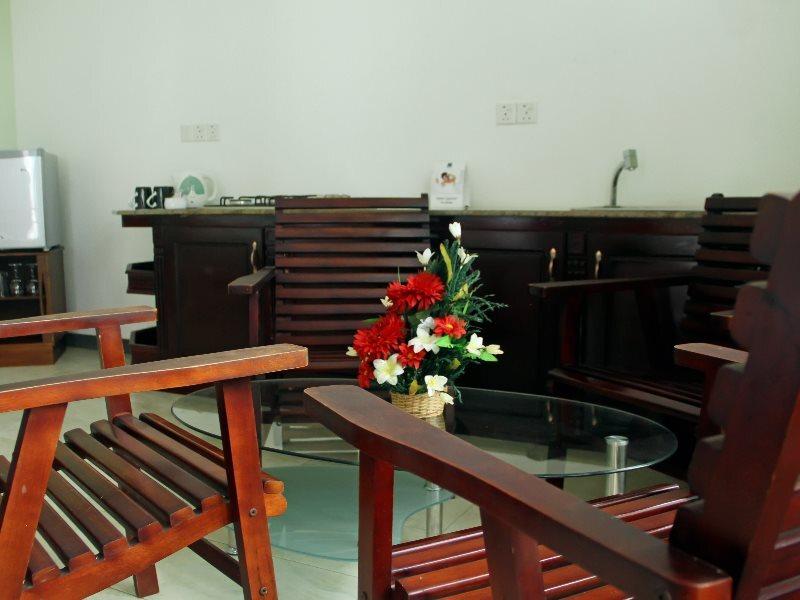 Негомбо: The Hotel Romano- Negombo