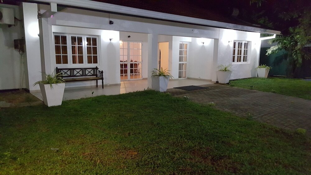 Негомбо: Tripper's Private Villa