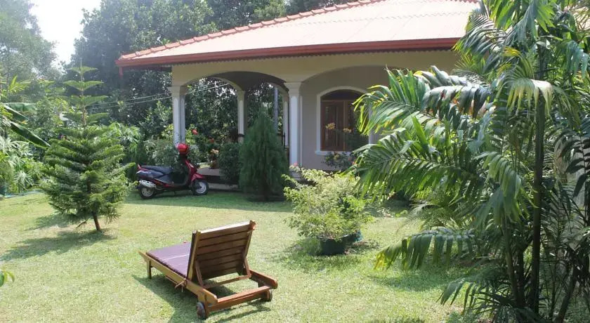 Хиккадува: Panwila Cabanas