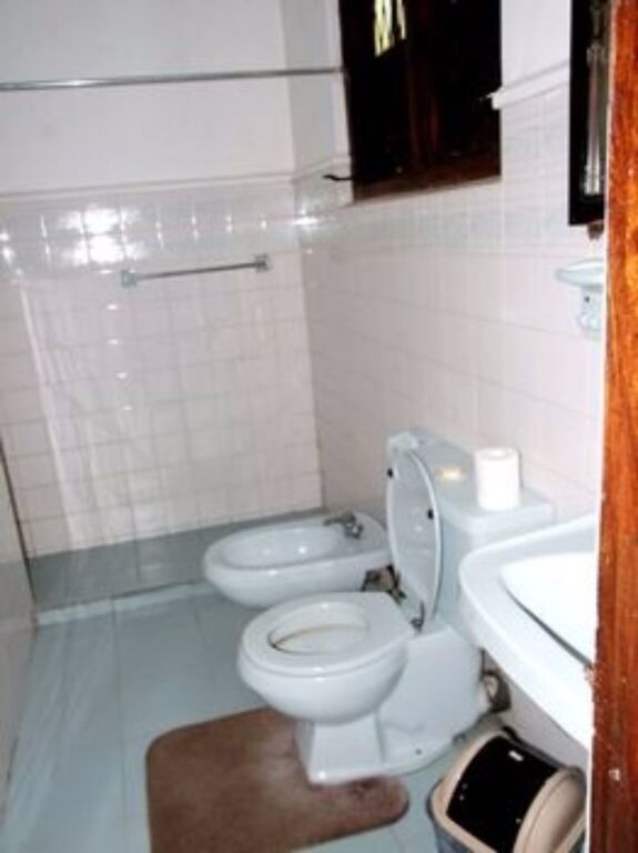 Канди: Tree Breeze Inn