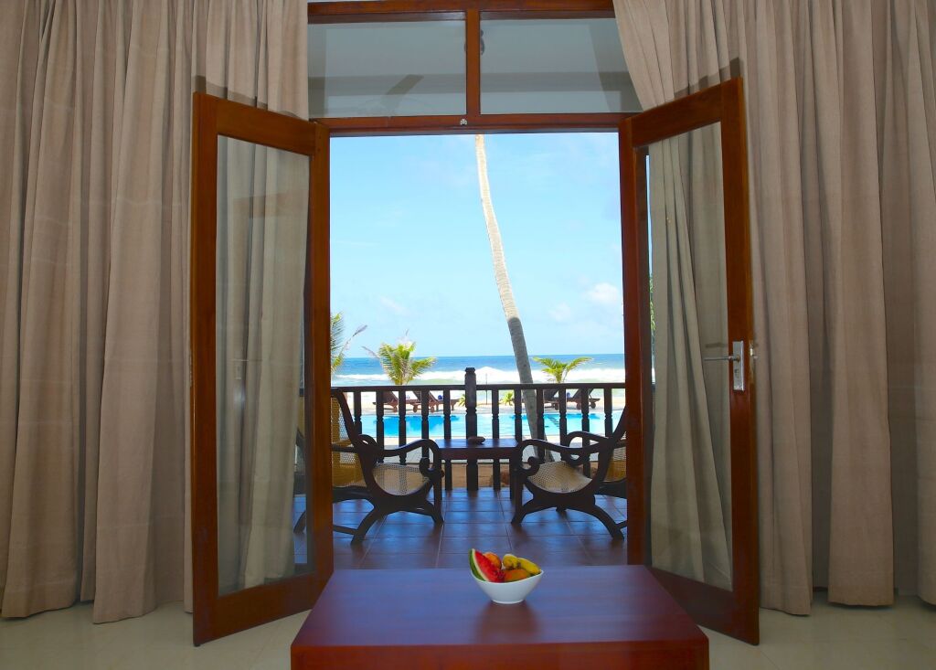 Whispering Palms Hotel — фото 1
