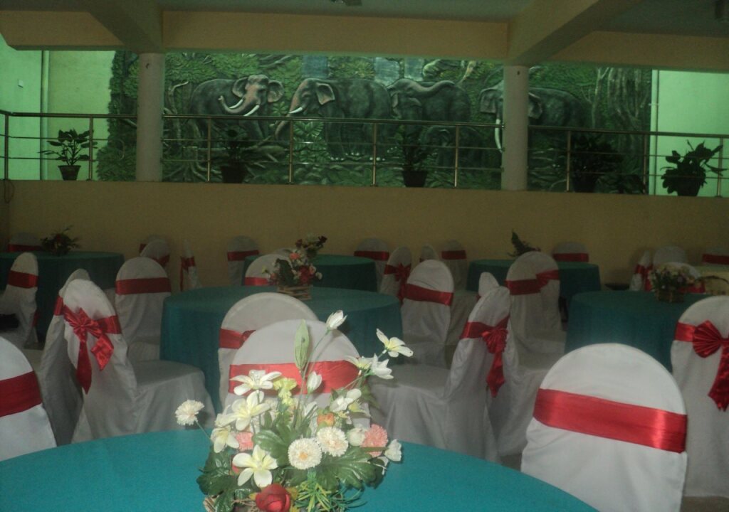 Пиннавала: Rundeepa Hotel