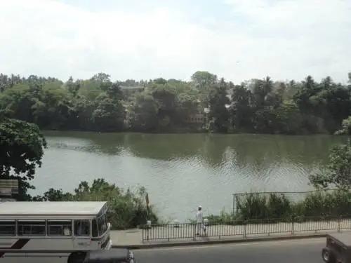 Канди: Nilmini River View