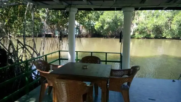 Берувела: Mangroven River View Hotel