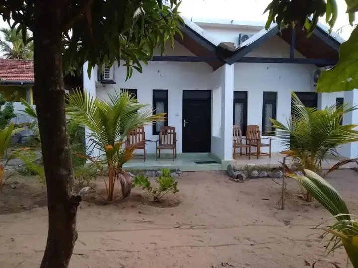 Аругам-Бэй: Sam's Hut Arugambay