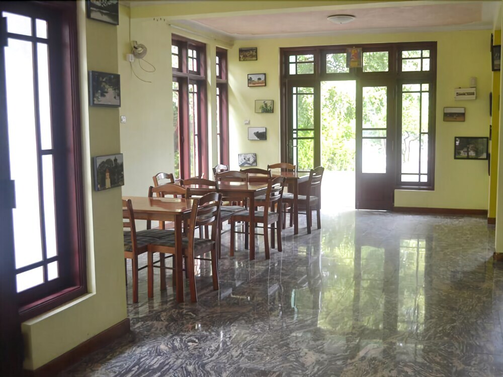 Канди: Vista Kevin's Lake View