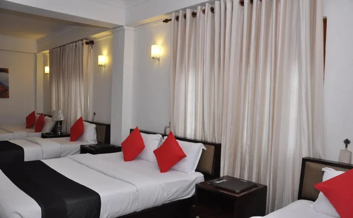 Хаттон: Laa Adams