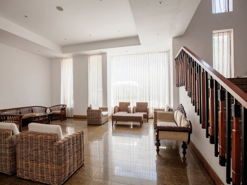 Канди: Oak Ray Regency Hotel