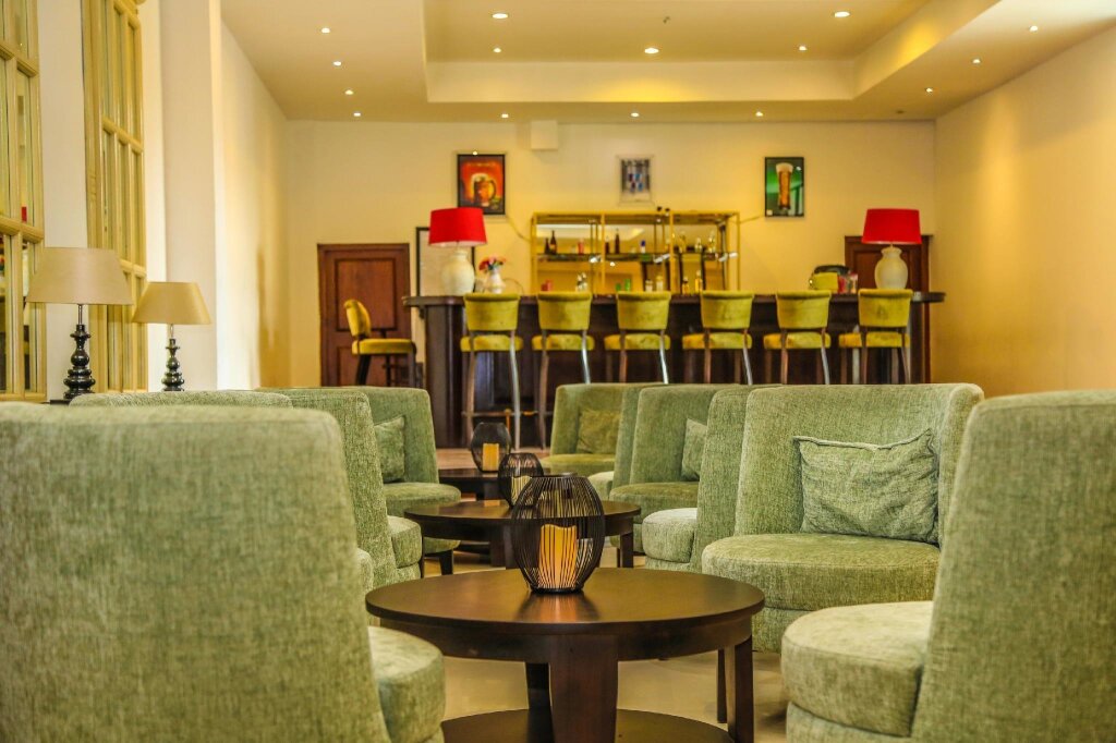 Канди: Oak Ray Regency Hotel