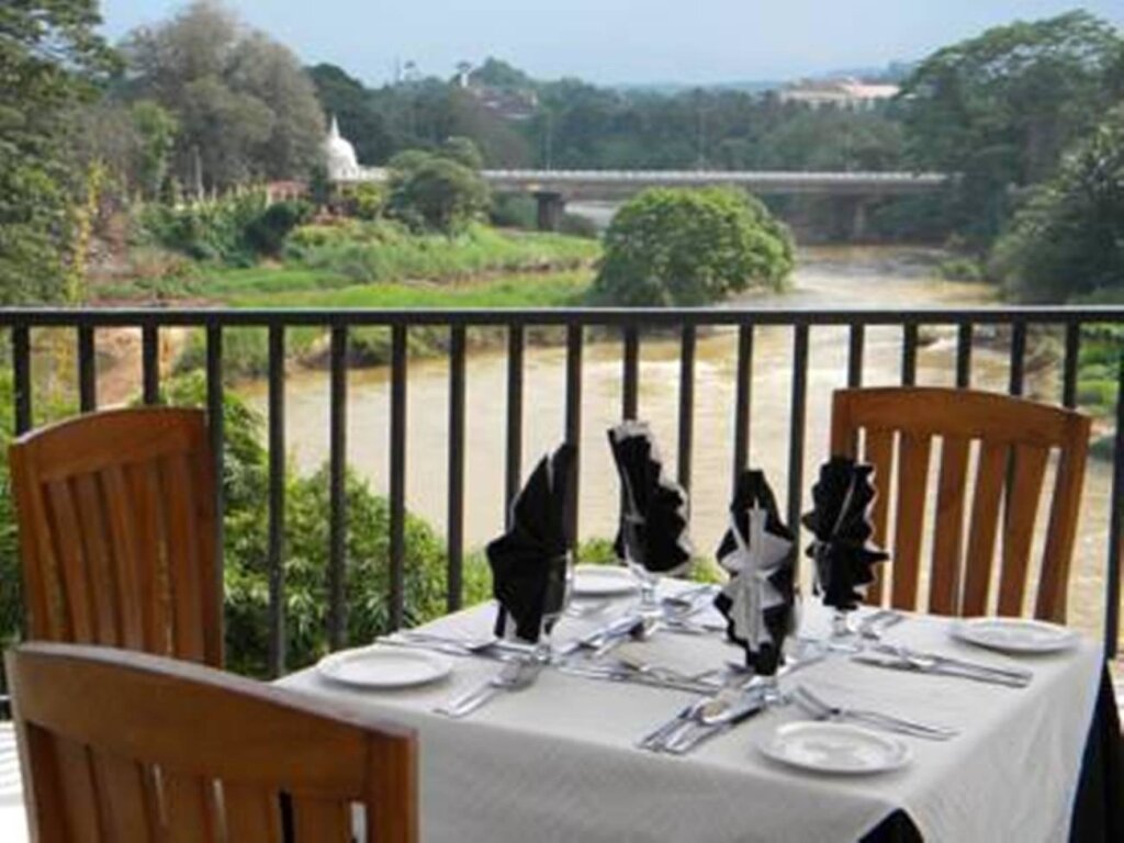 Канди: Oak Ray Regency Hotel