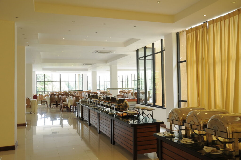 Канди: Oak Ray Regency Hotel