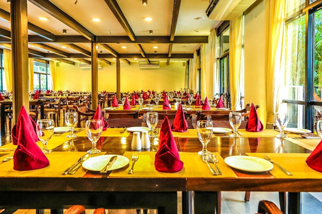Канди: Oak Ray Regency Hotel