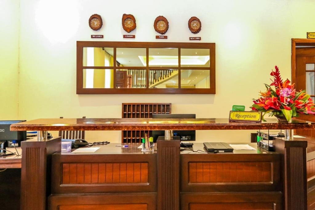 Канди: Oak Ray Regency Hotel