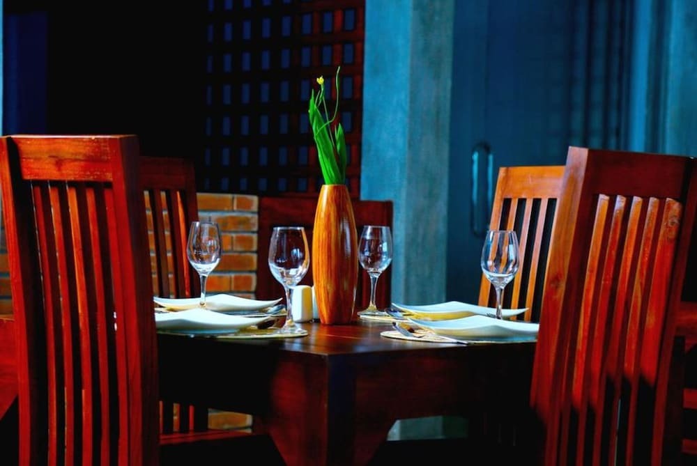 Велигама: Cafe Weligama