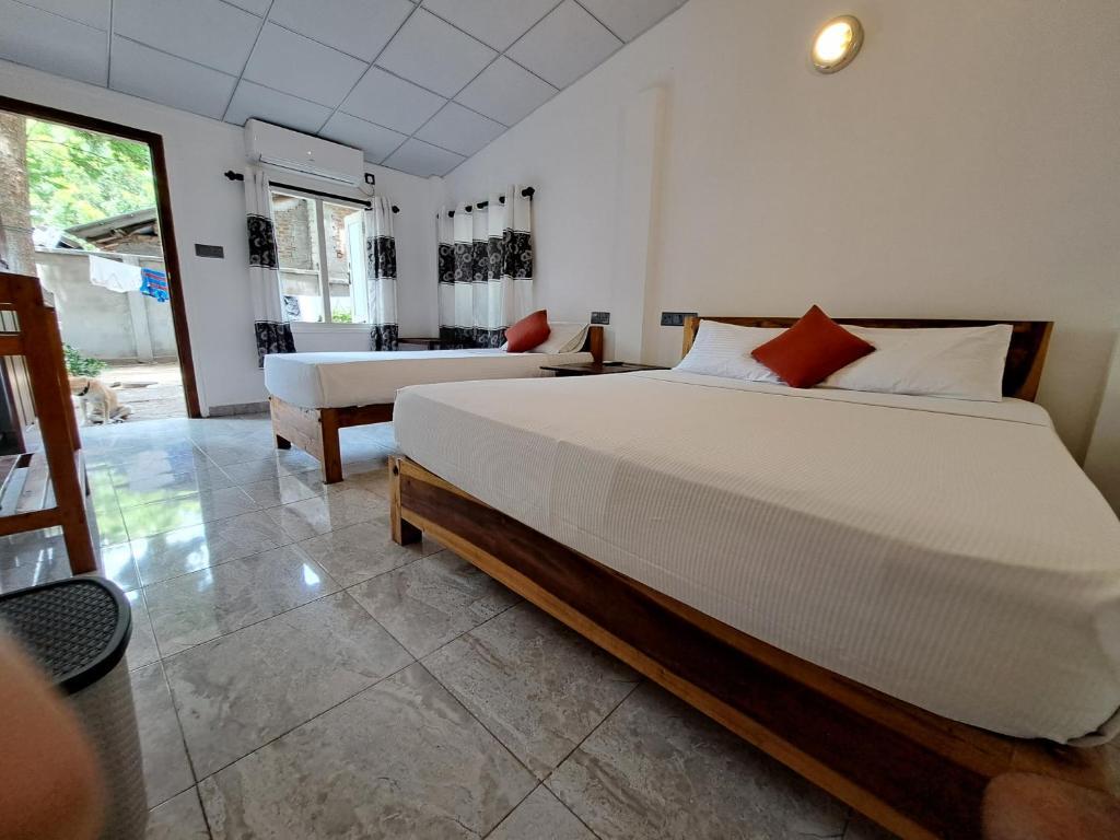 Аругам-Бэй: Etnico Hotel & Restaurant