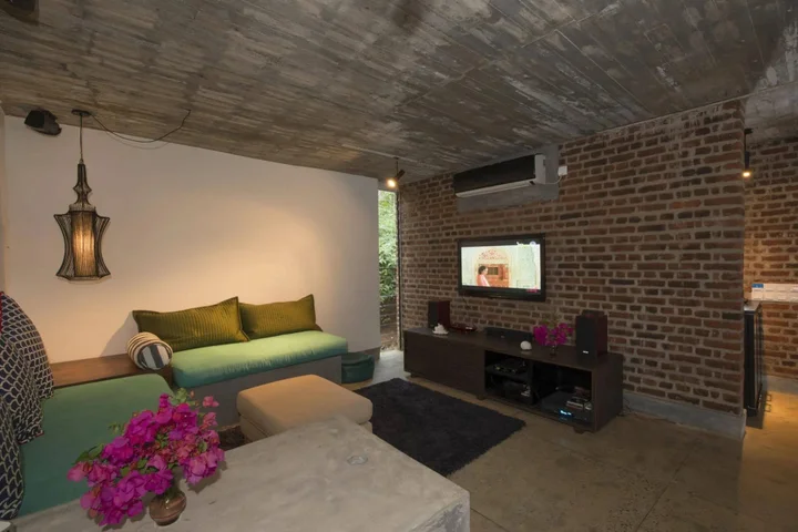 Унакурува: Walatta House