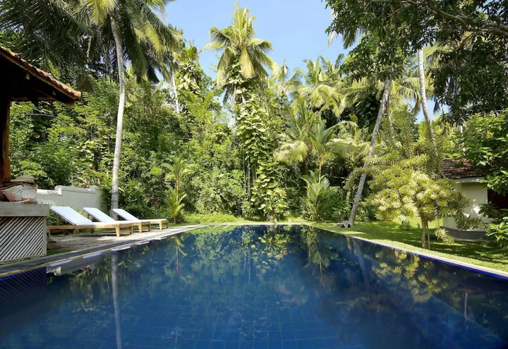 Ахангама: Coconut Grove