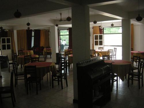 Пиннавала: Hotel Heshani