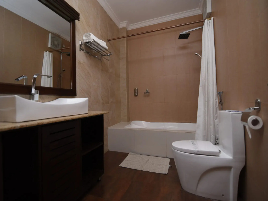 Канди: Galaxy City Hotel