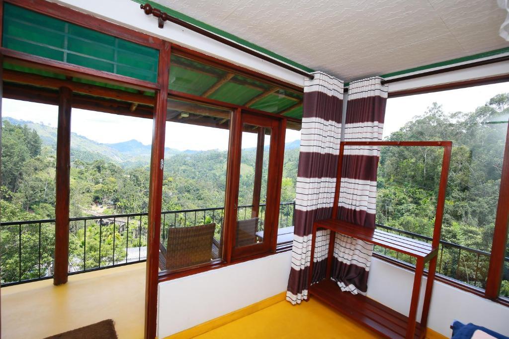 Элла: Nine Arch lodge Ella