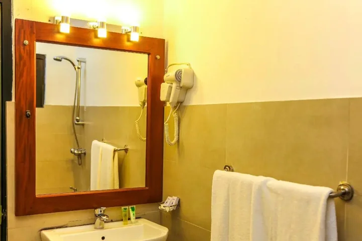 Канди: Oak Ray City Hotel