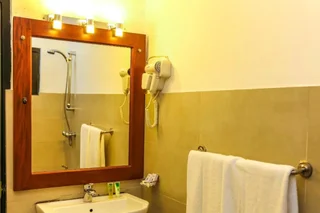 Канди: Oak Ray City Hotel