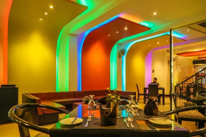 Канди: Oak Ray City Hotel