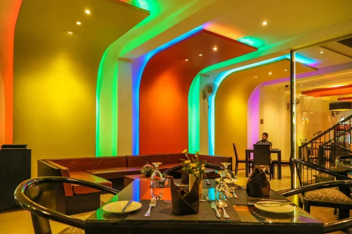 Канди: Oak Ray City Hotel