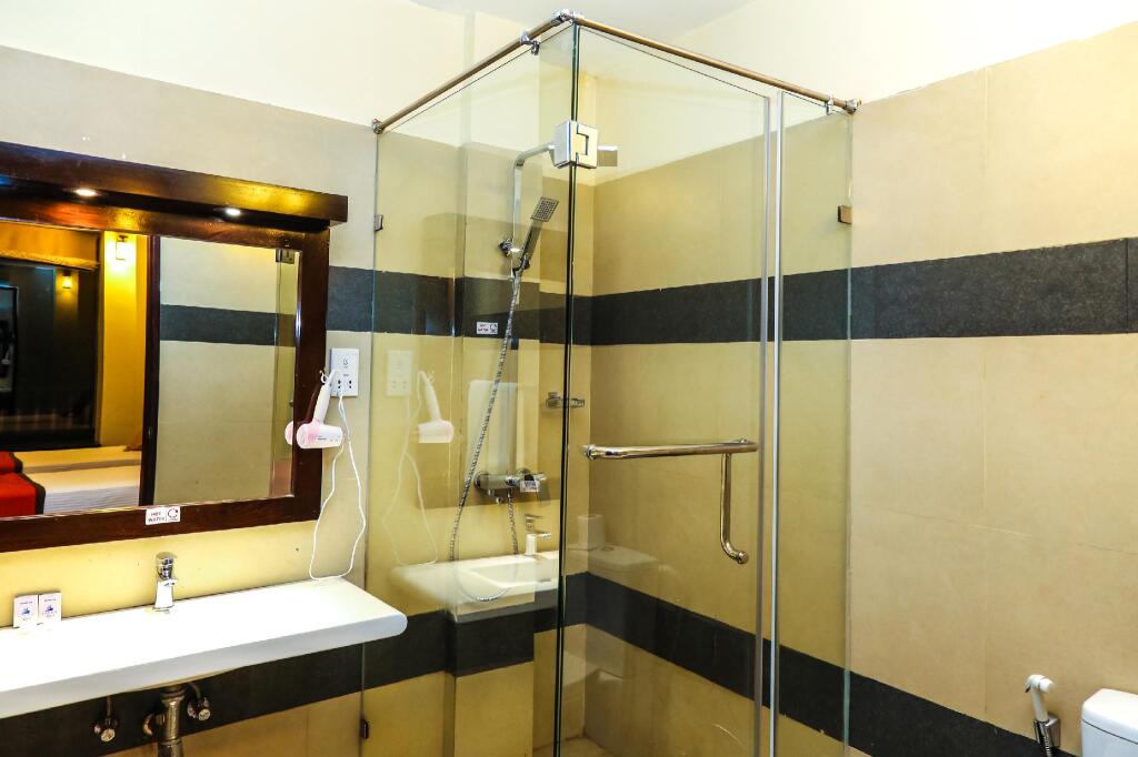 Канди: Oak Ray City Hotel