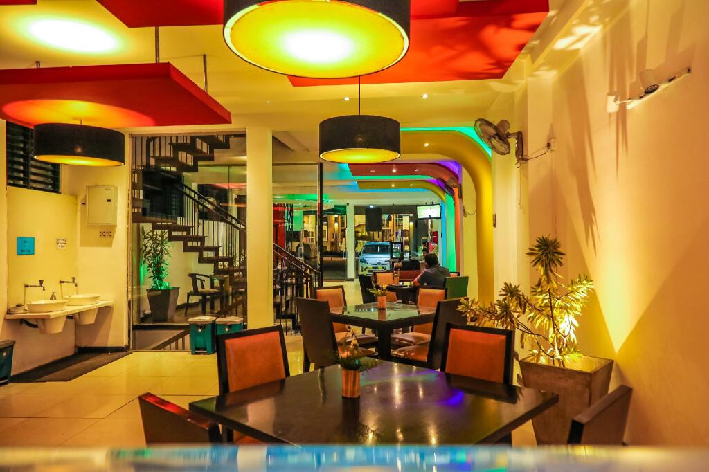 Канди: Oak Ray City Hotel