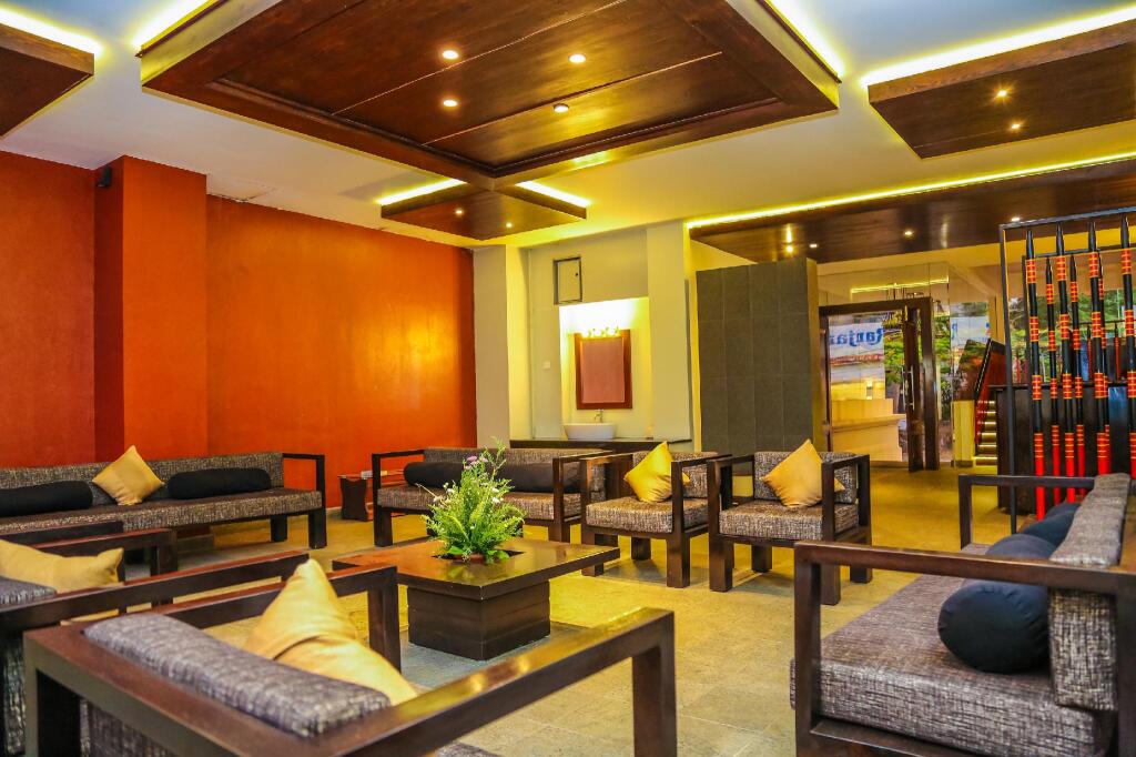 Канди: Oak Ray City Hotel