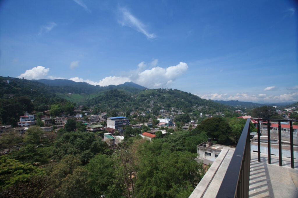 Канди: Oak Ray City Hotel