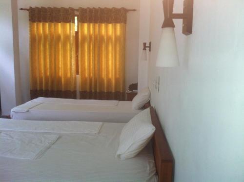Ахангама: Ritz Surf Resort