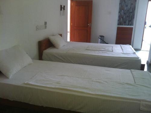 Ахангама: Ritz Surf Resort