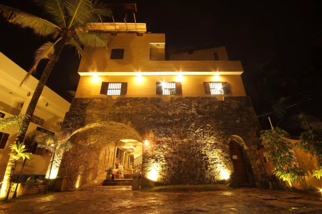 Унаватуна: Hotel Rock Fort