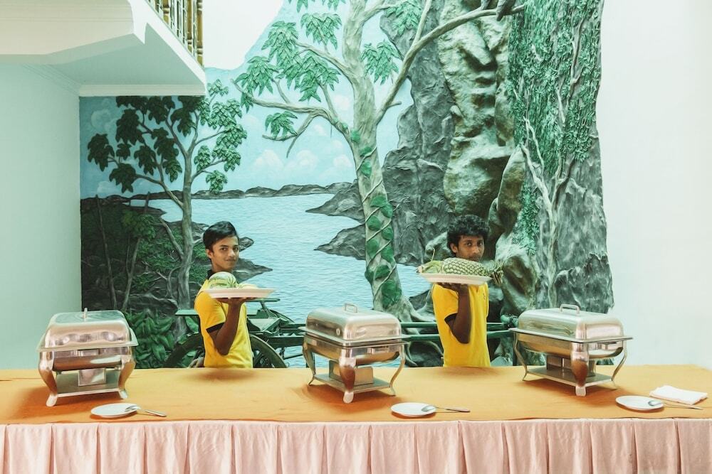 Унаватуна: Neptune Bay Hotel