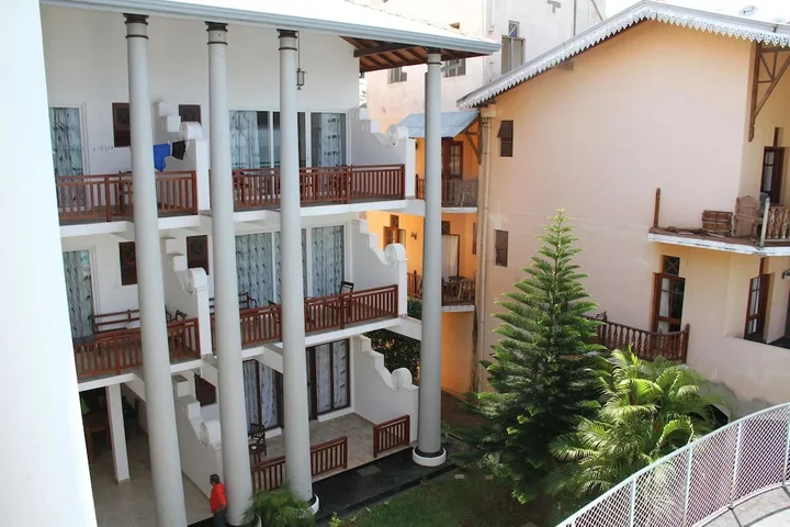 Унаватуна: Neptune Bay Hotel