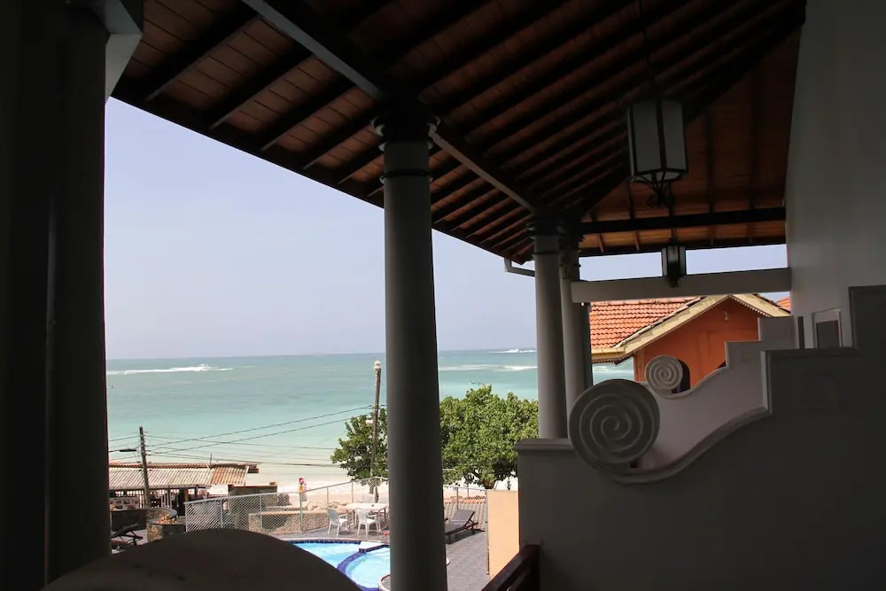 Унаватуна: Neptune Bay Hotel
