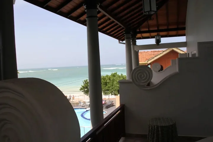 Унаватуна: Neptune Bay Hotel